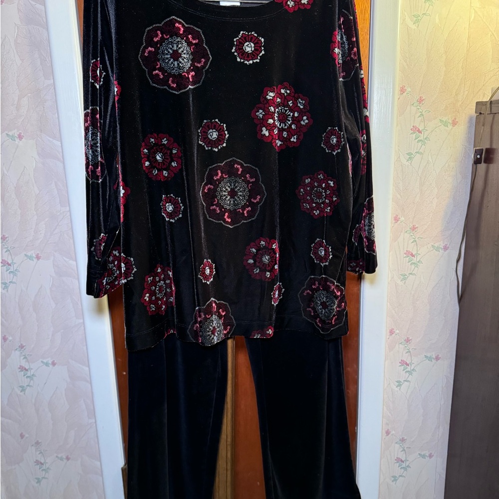 Black and Red Floral Velvet Set